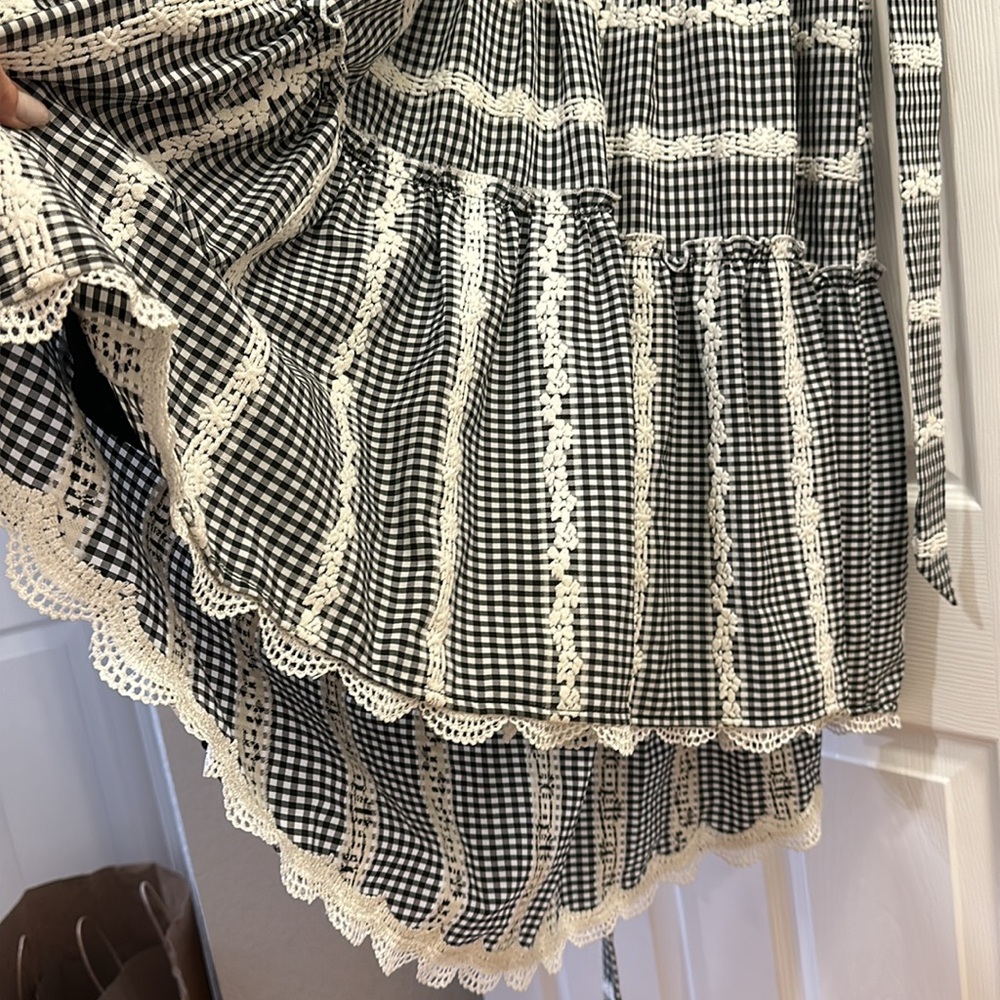 Adelyn Rae dress 🤍🖤 - Picture 10 of 10